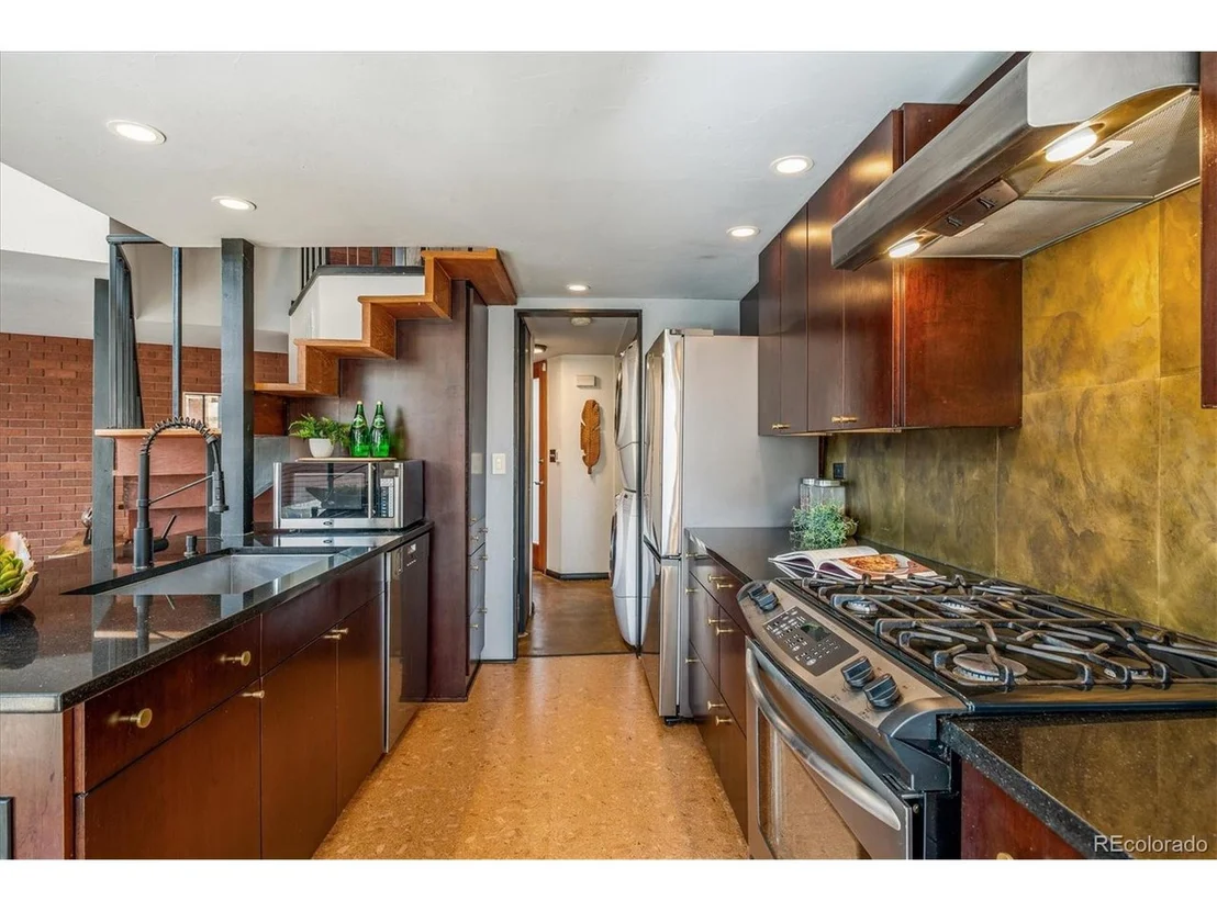Photo of Unit 3 at 2950 Broadway St