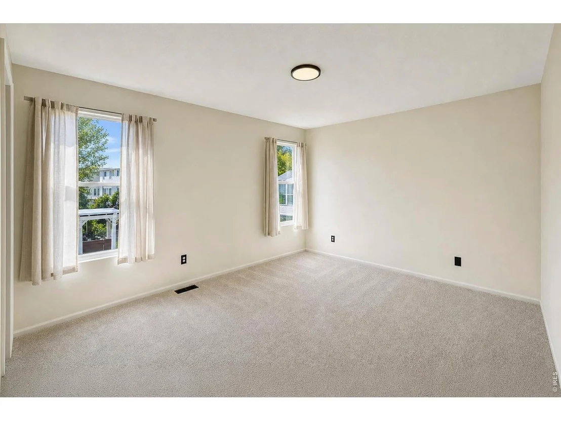Photo of 1104 Fall River Cir
