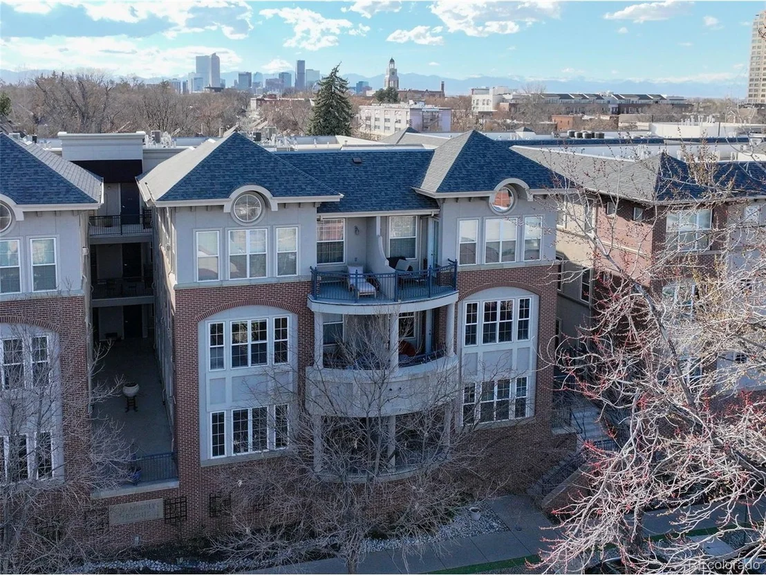 Photo of Unit 310 at 1489 Steele St