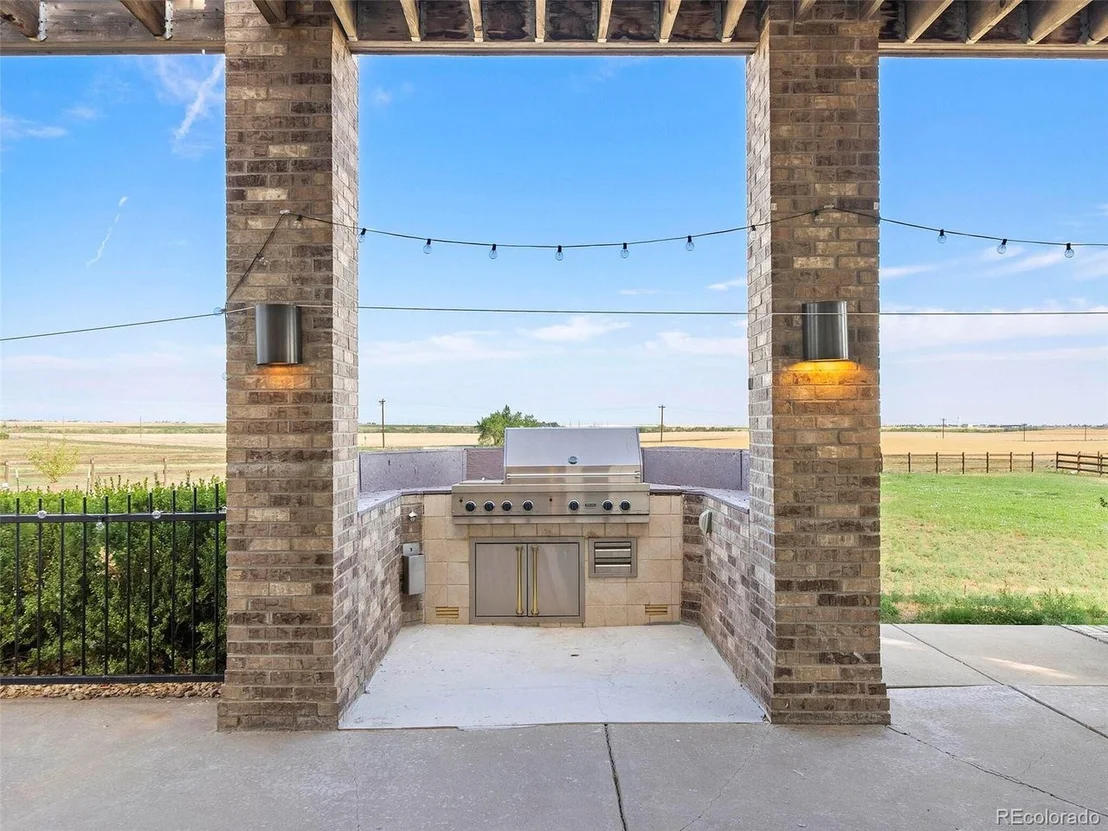 Photo of 365 Antelope Dr W