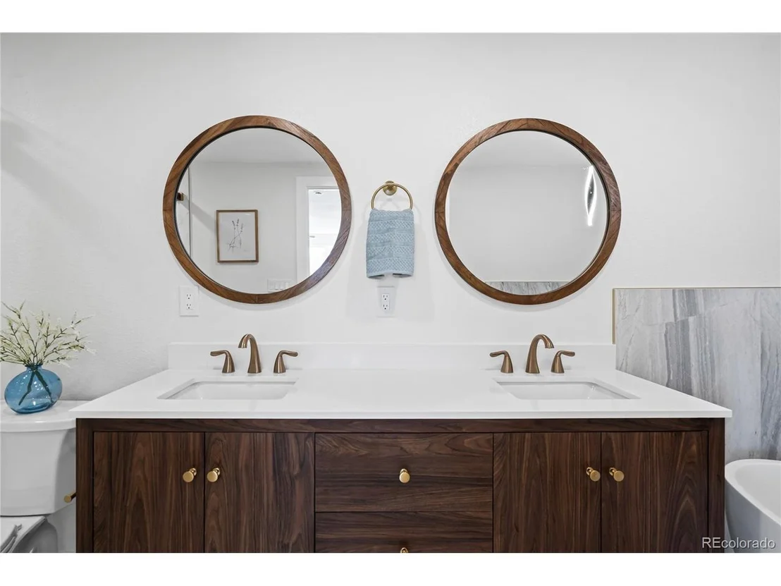 Photo of 6766 Zenobia Loop