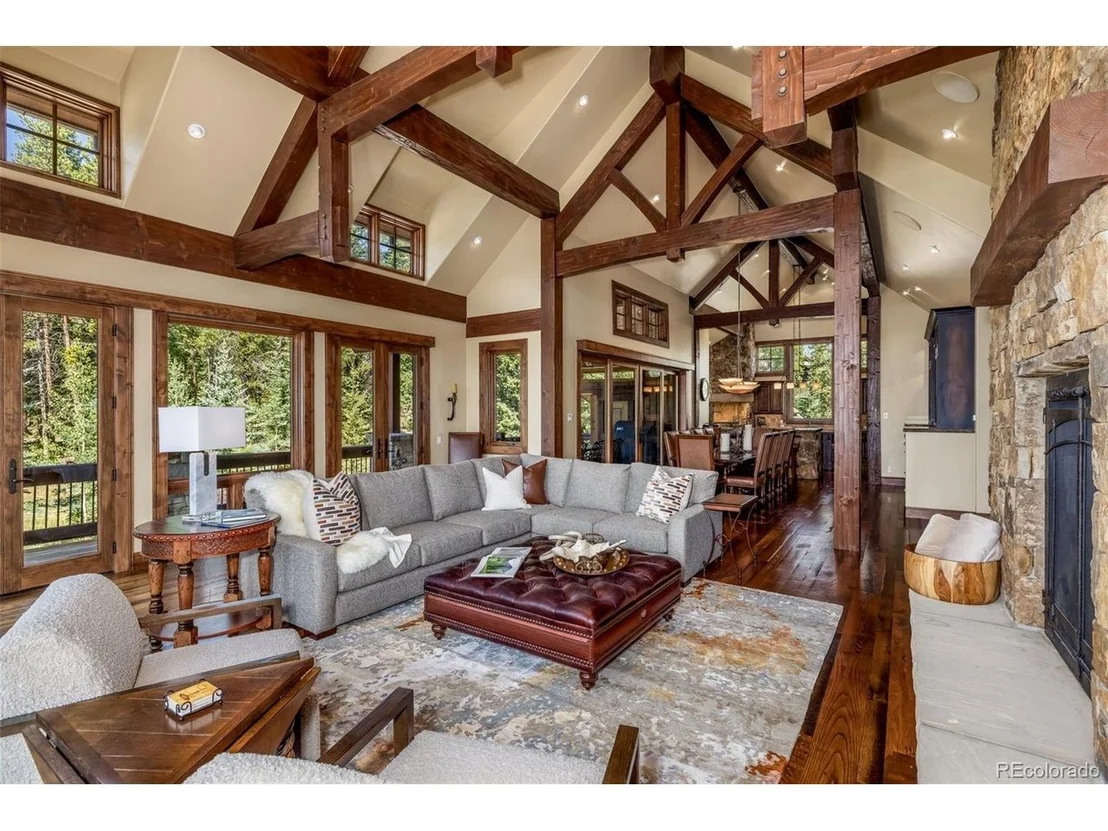 Photo of 345 Peerless Dr