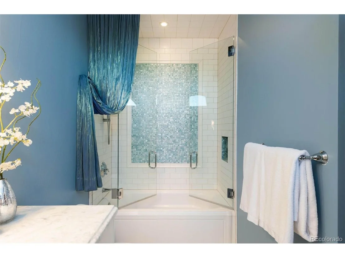 Photo of 8932 Mountain View Ln