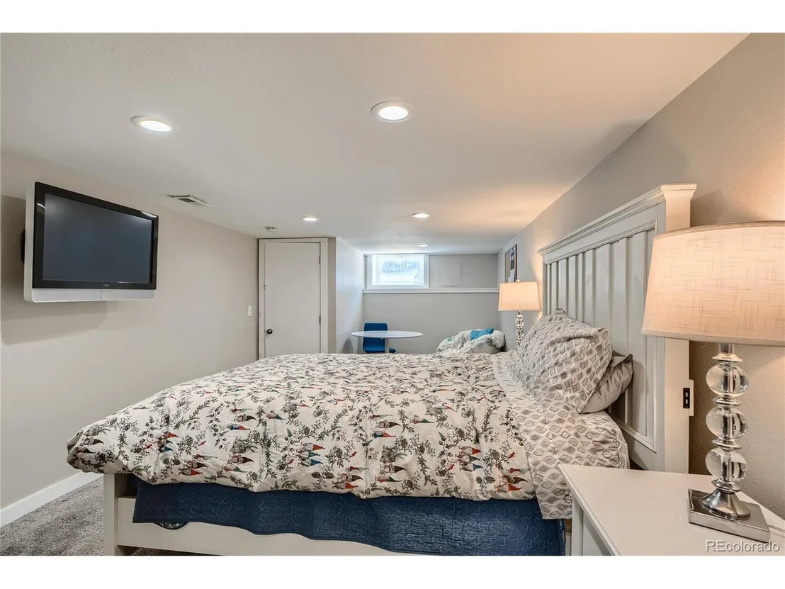 Photo of 5326 Lowell Blvd