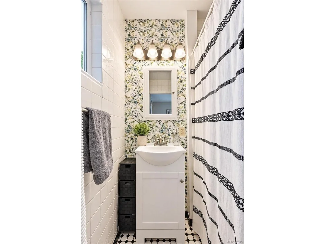 Photo of 6374 Iris Ct