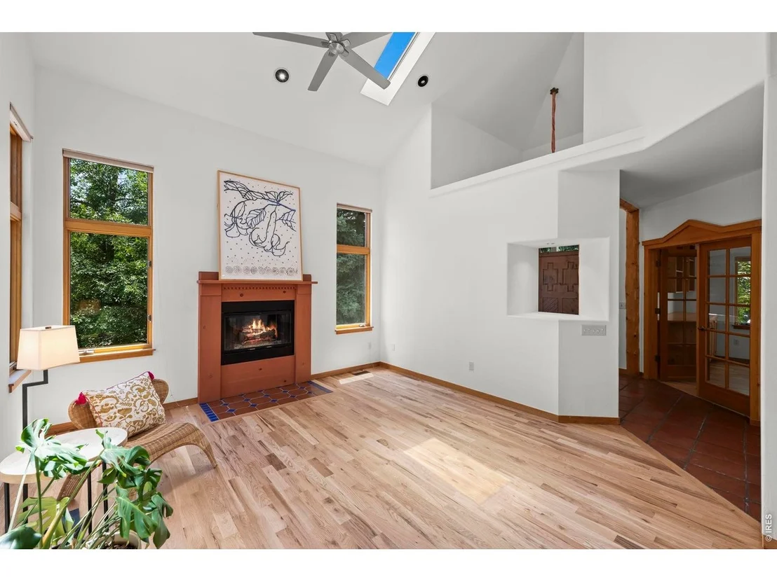 Photo of 1001 Utica Cir