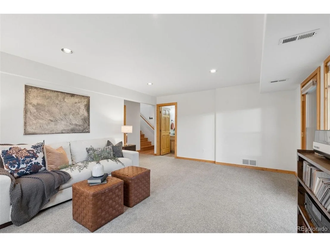 Photo of 34 S Circle Dr