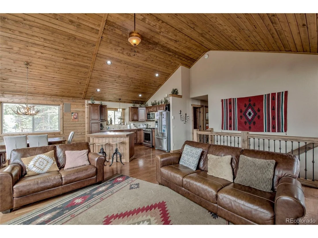 Photo of 790 Mountain View Dr