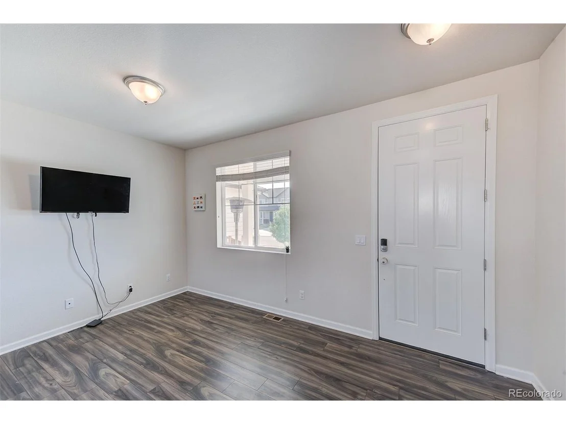 Photo of 6560 Empire Ave