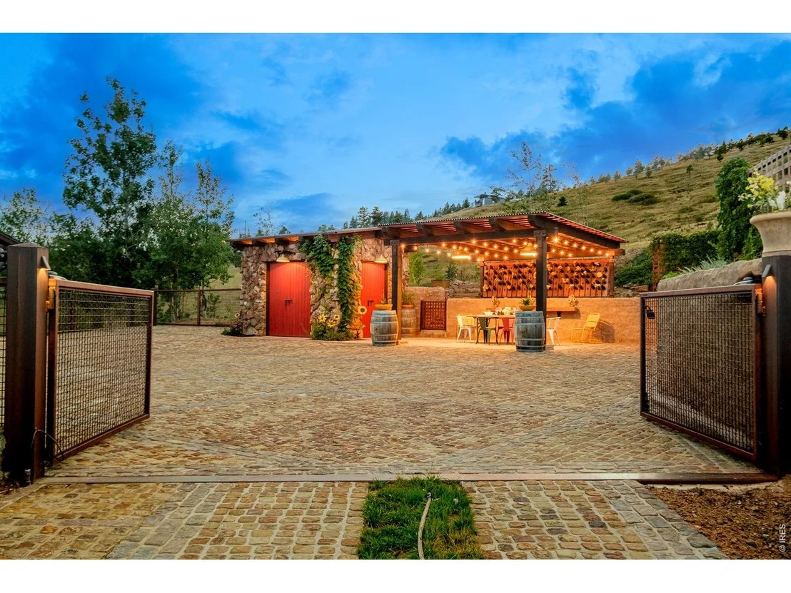 Photo of 307 Labelle Rd
