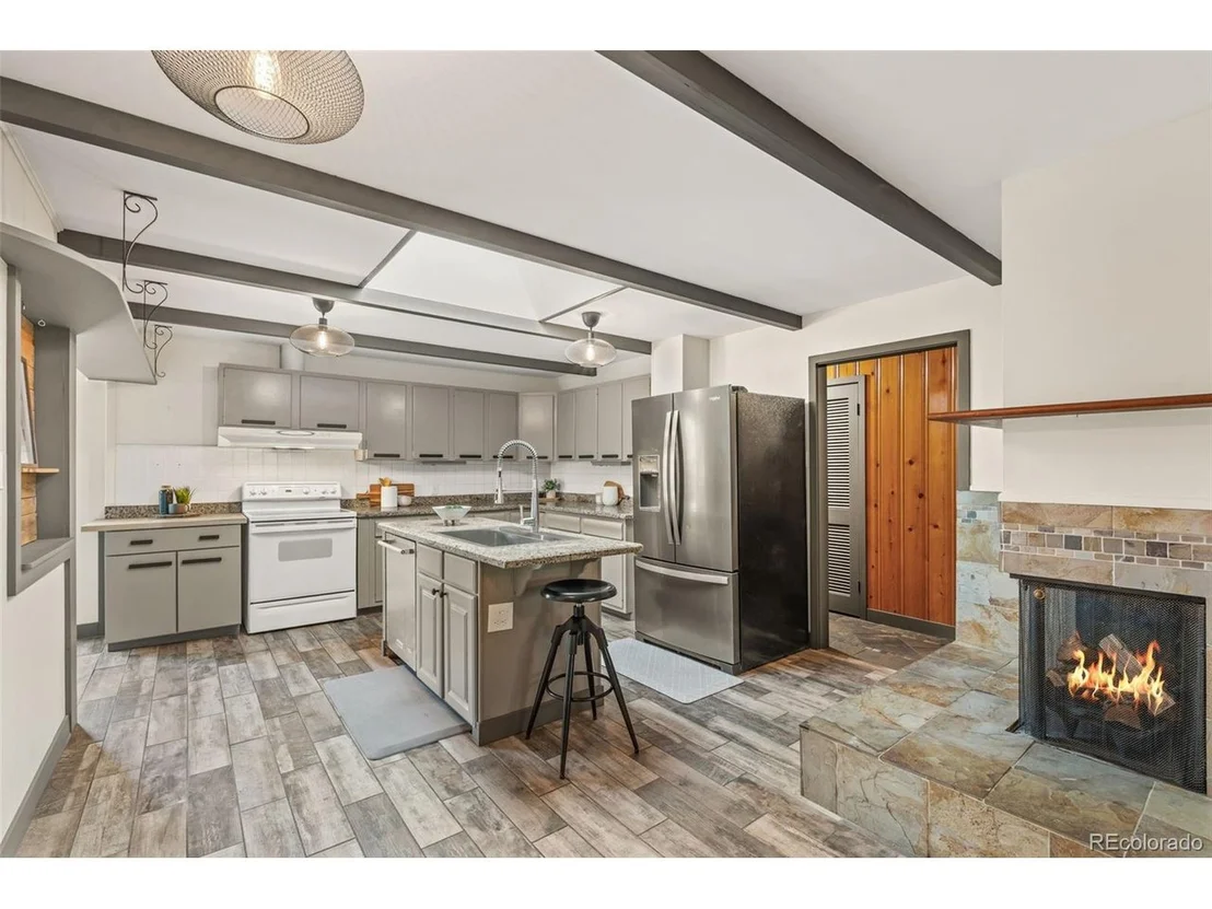 Photo of 5886 High Dr