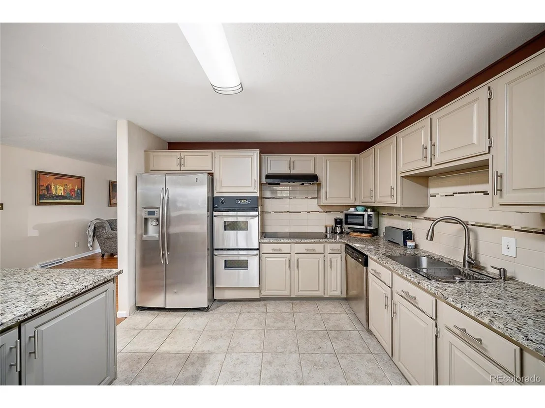 Photo of 6045 Queen St