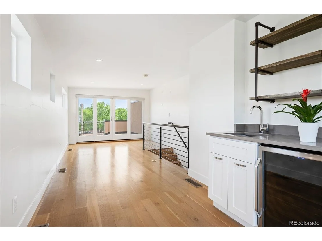 Photo of 2114 Lowell Blvd