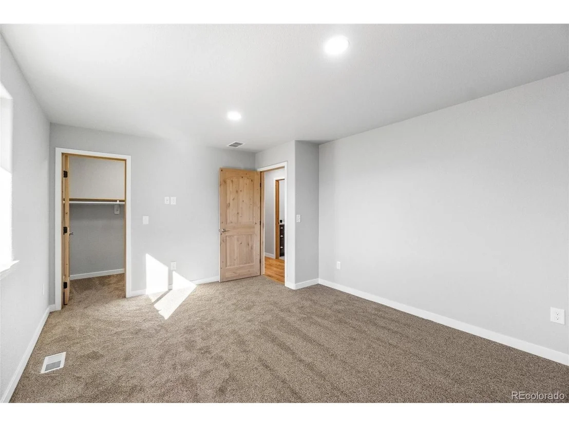 Photo of 544 Aspen Ln