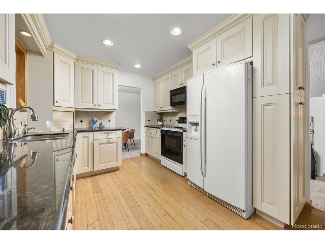 Photo of 8037 Iris Ct