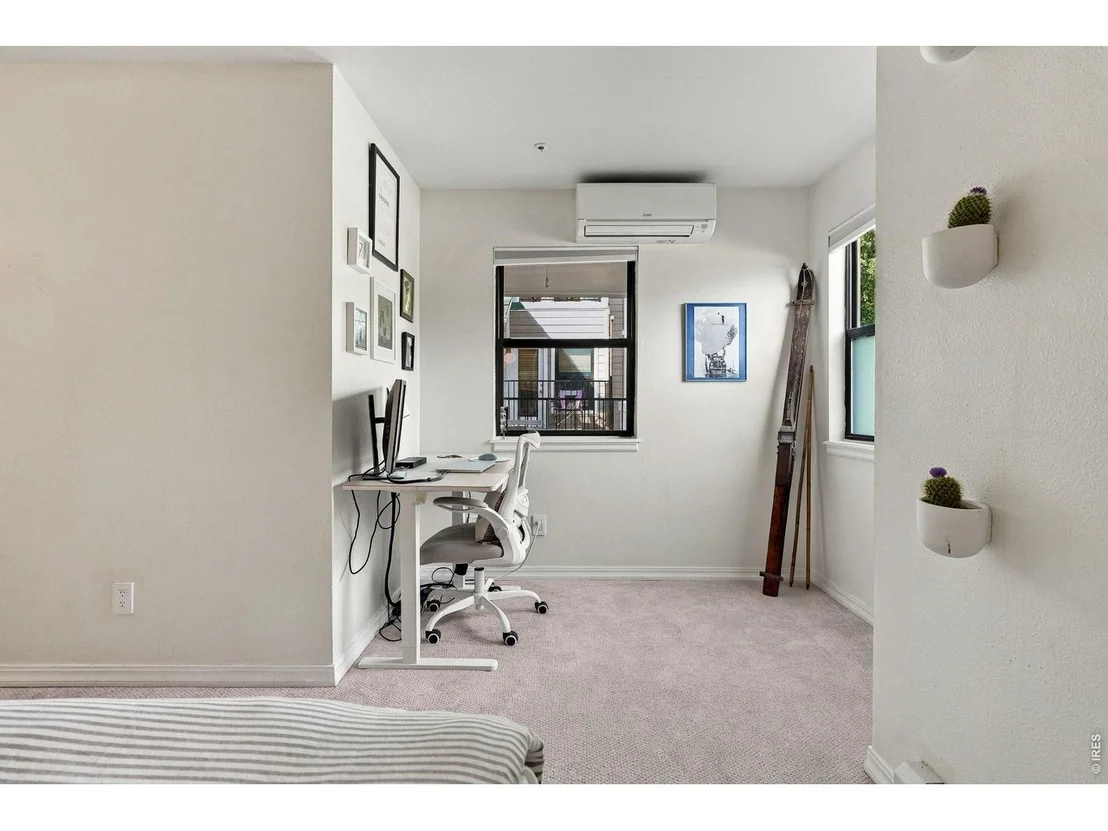 Photo of Unit 5 at 3025 Broadway St