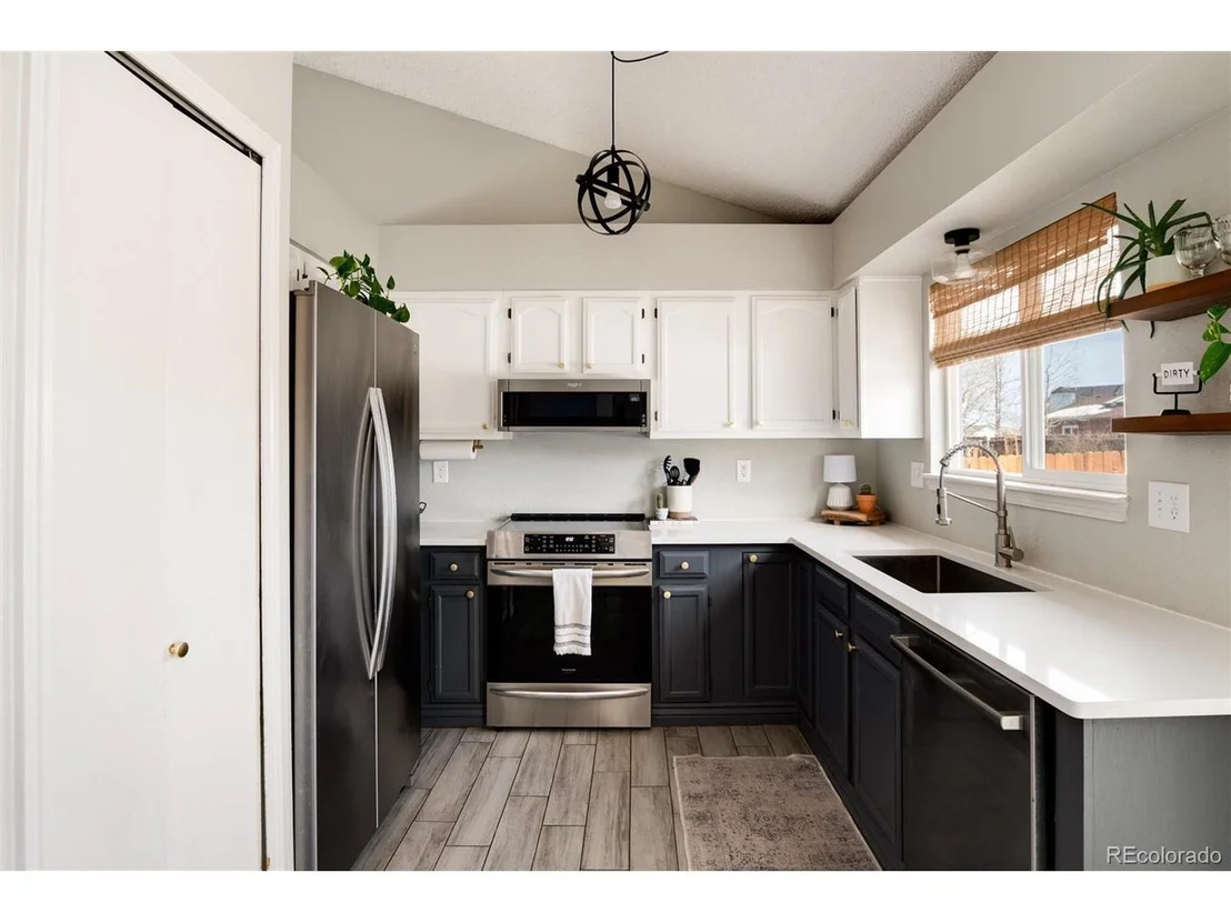 Photo of 250 N Holcomb Cir