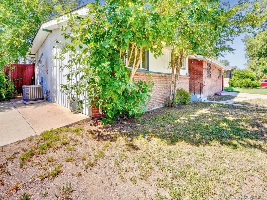 Photo of 7789 Greenleaf Ln