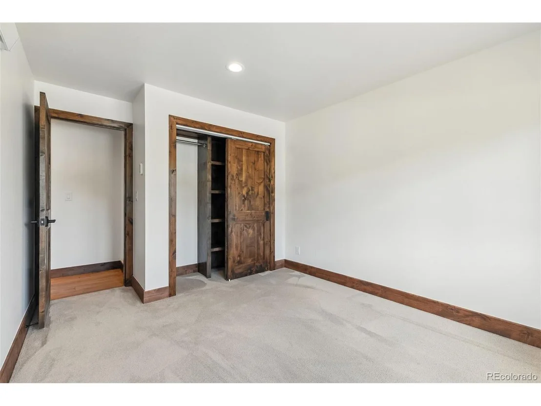Photo of 815 Summit Dr