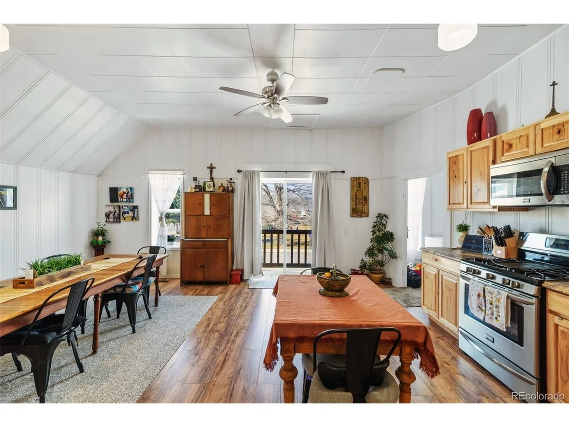 Photo of 104 N 3rd St
