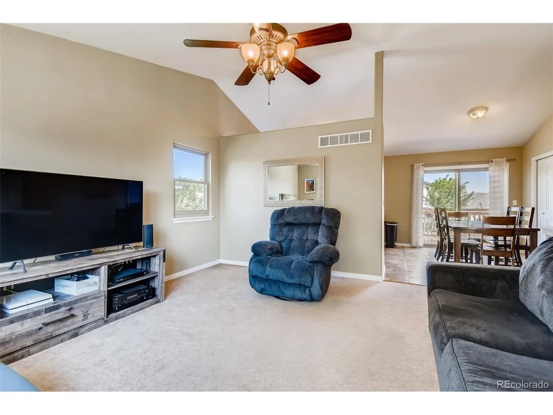 Photo of 525 Hawthorn Cir