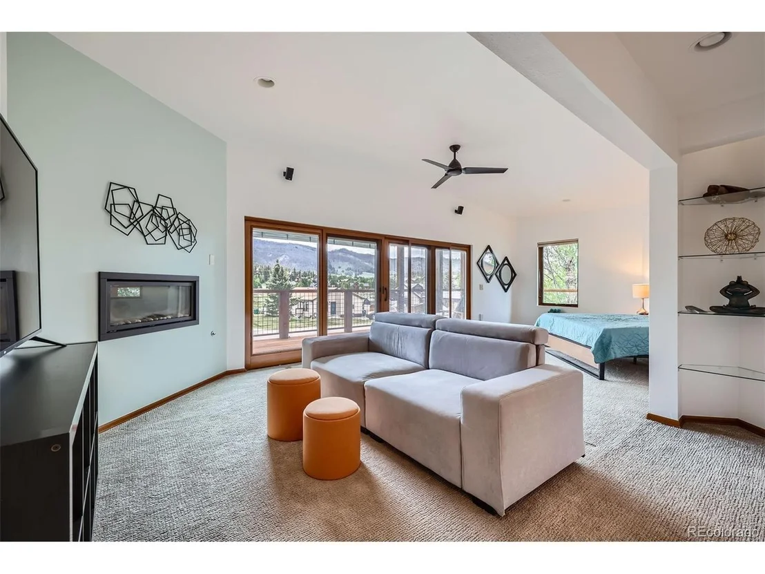 Photo of 674 Summit Dr