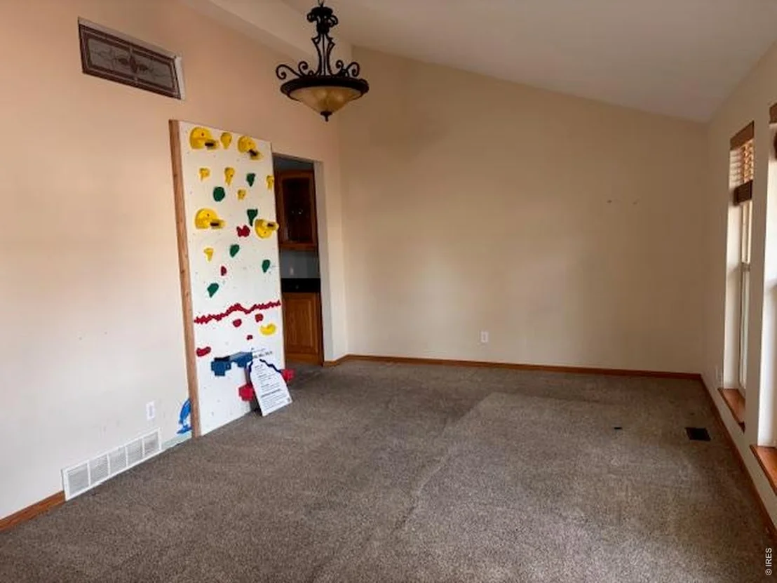 Photo of 3331 Lakeview Cir