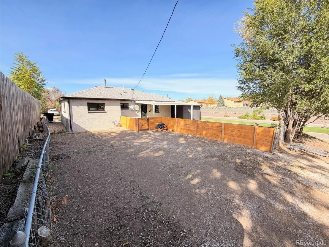 Photo of 1590 Oak Pl