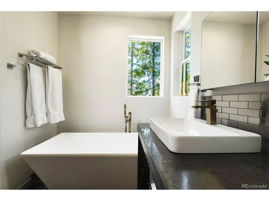 Photo of 28 Rainbow Dr