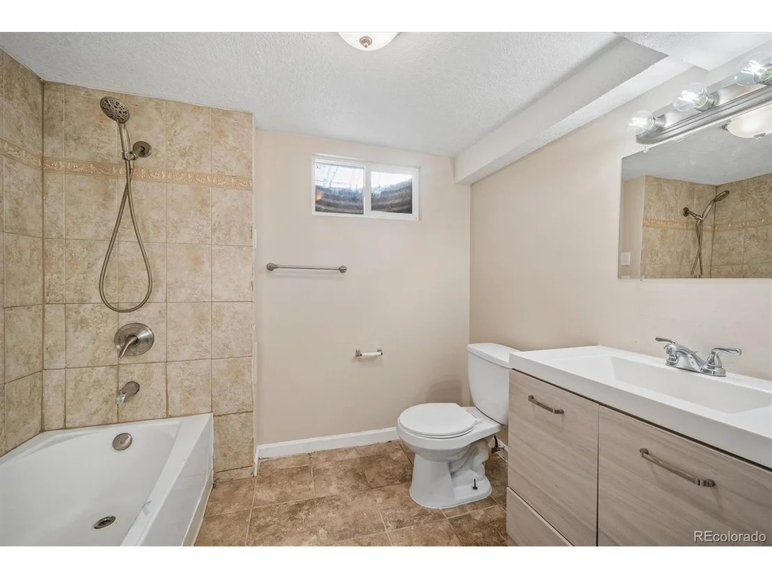 Photo of 3065 Wheeling St