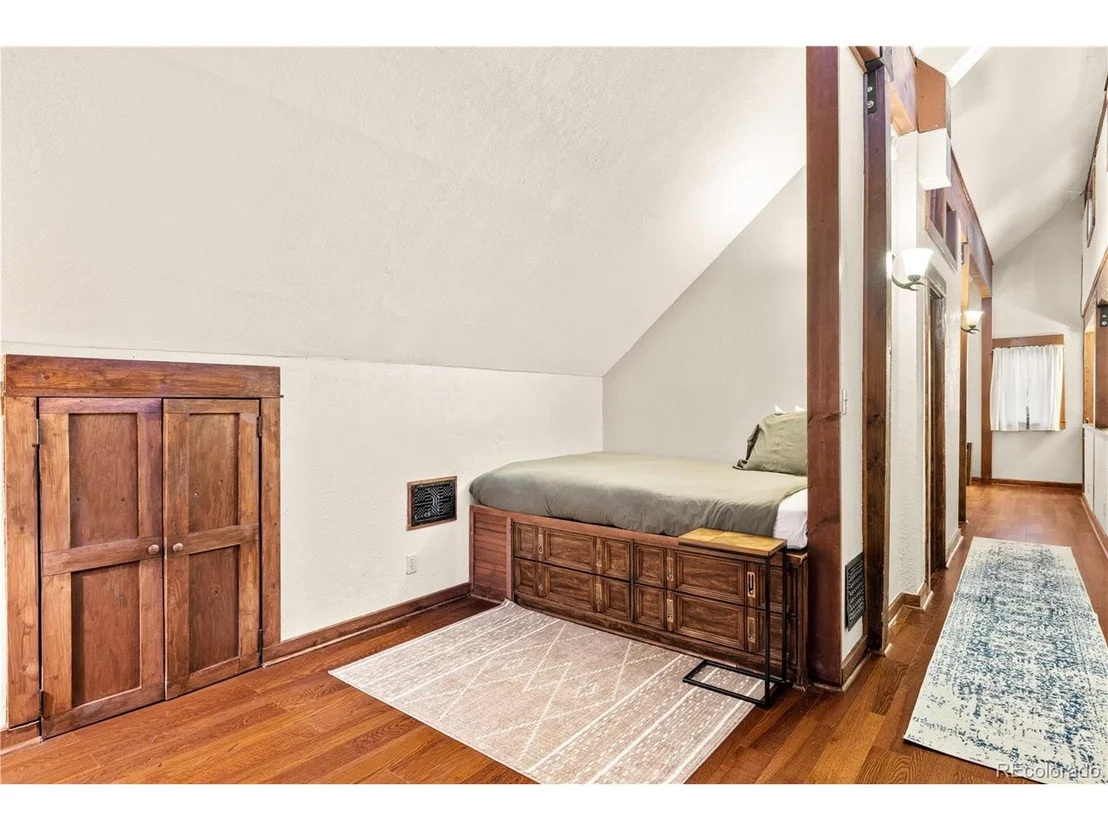 Photo of 2222 Lions Lane