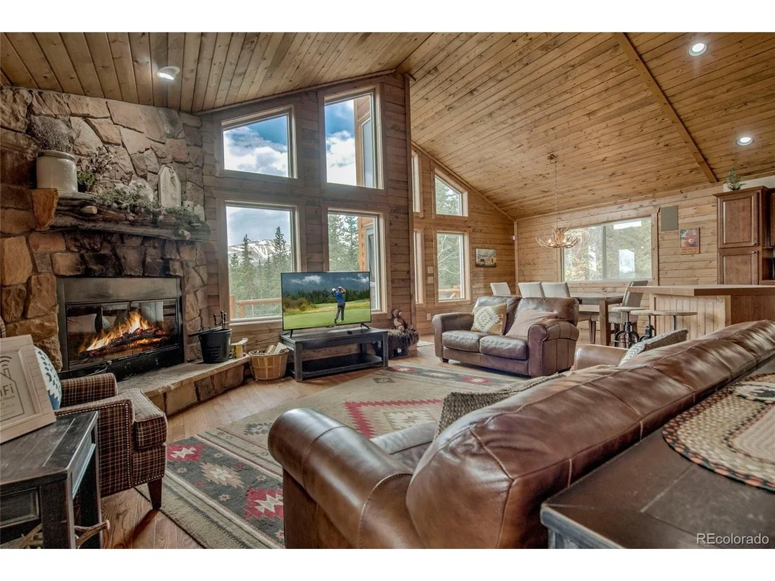 Photo of 790 Mountain View Dr