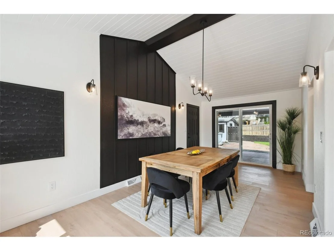 Photo of 605 W Easter Pl