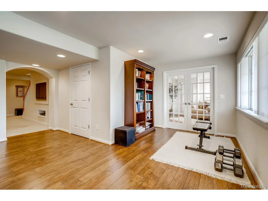 Photo of 10551 Laurelglen Cir