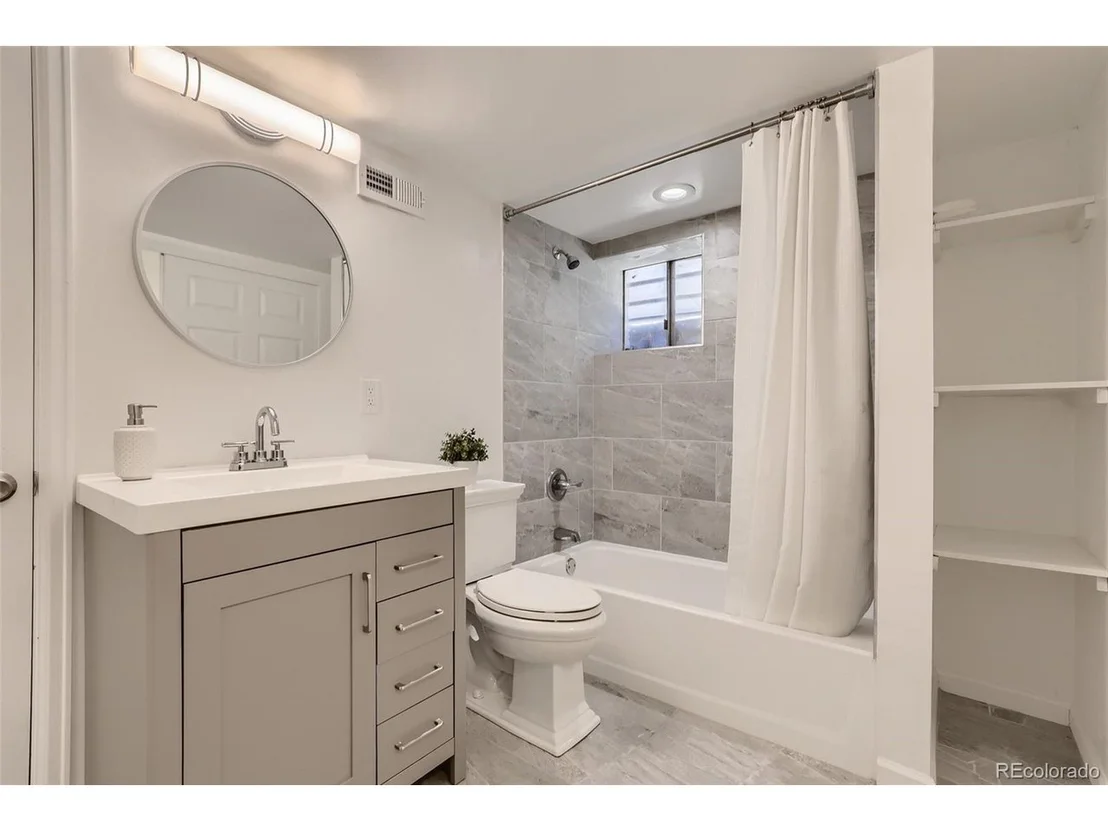 Photo of 3883 Lowell Blvd