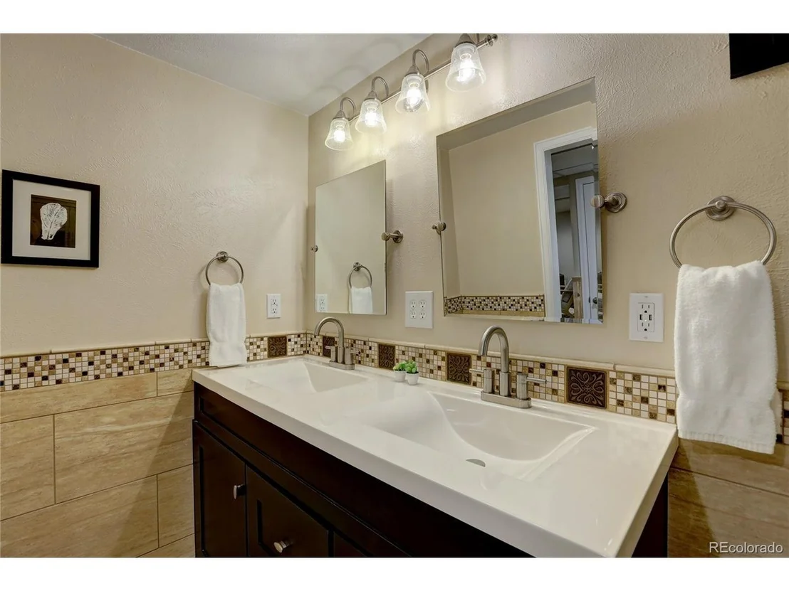 Photo of 6552 Iris St