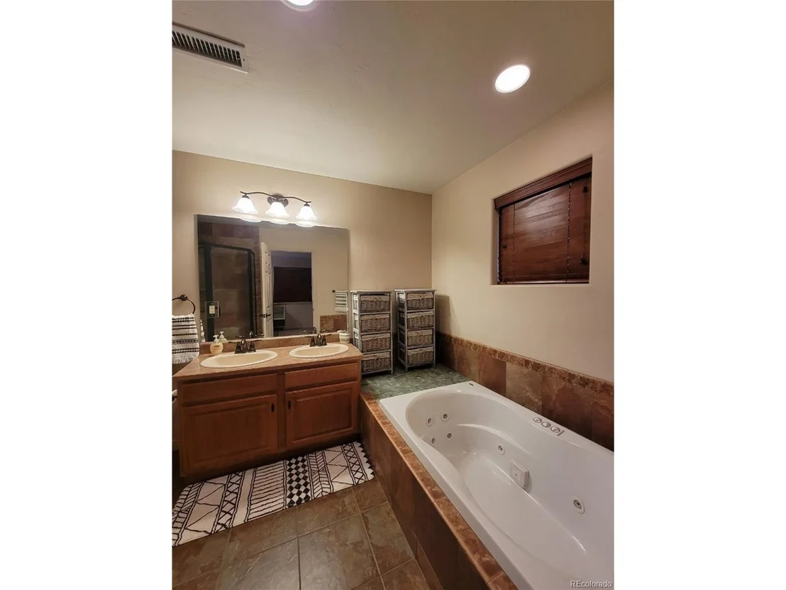 Photo of 370 Hillside Dr