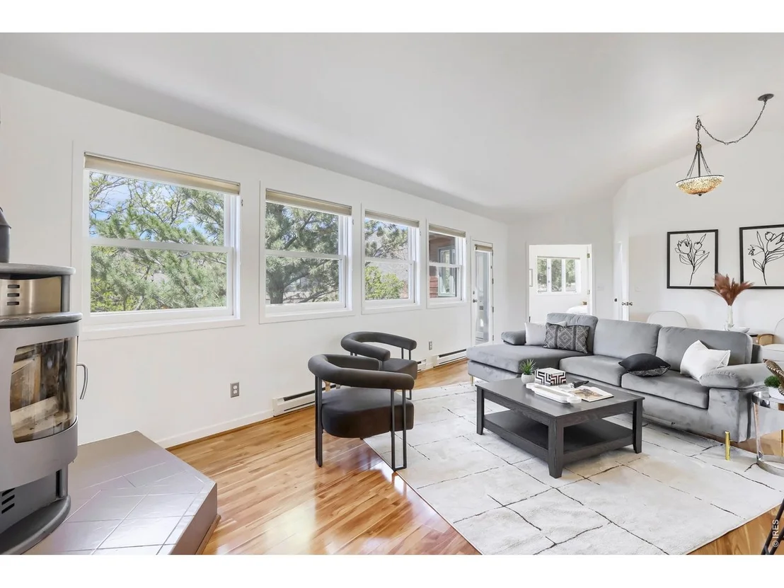 Photo of 122 Longs Peak Dr