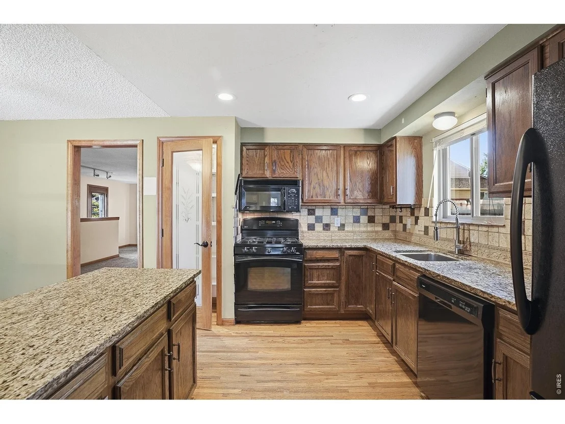 Photo of 1689 Geneva Cir
