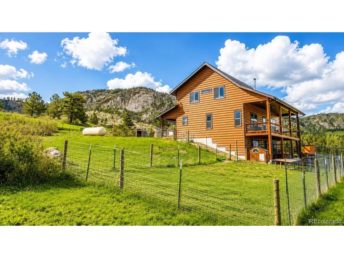 Photo of 470 Lakeview Dr