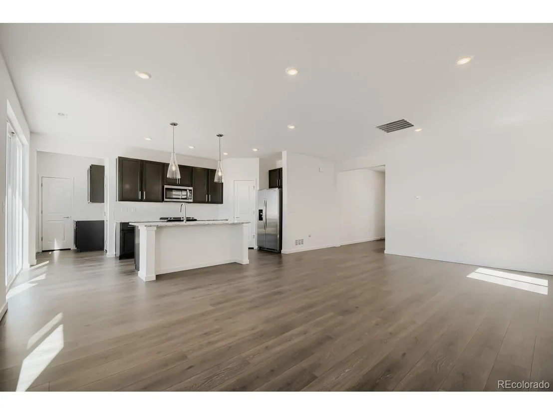 Photo of 46426 Heritage Ave