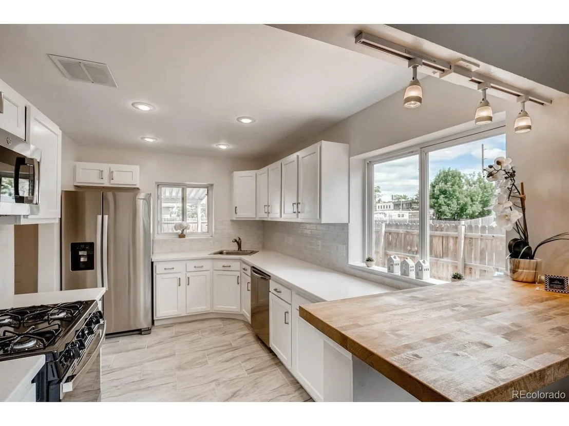 Photo of 2900 Elm St