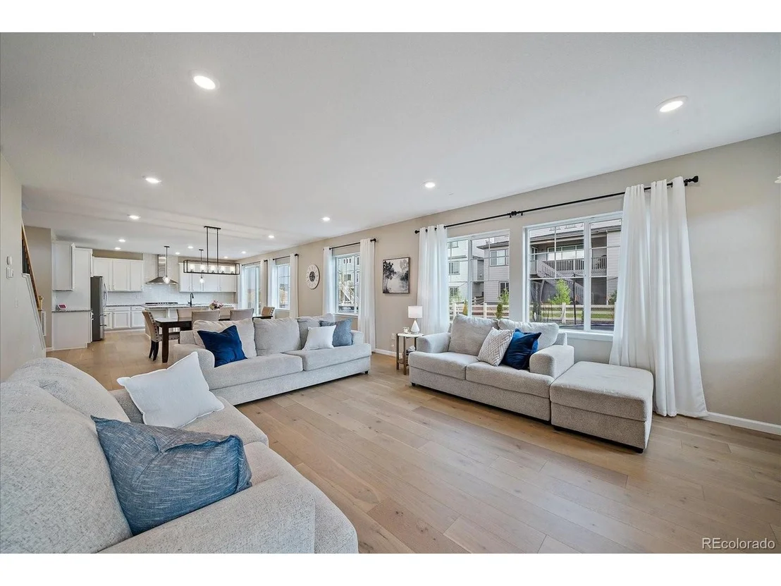 Photo of 7112 S Waterloo Way