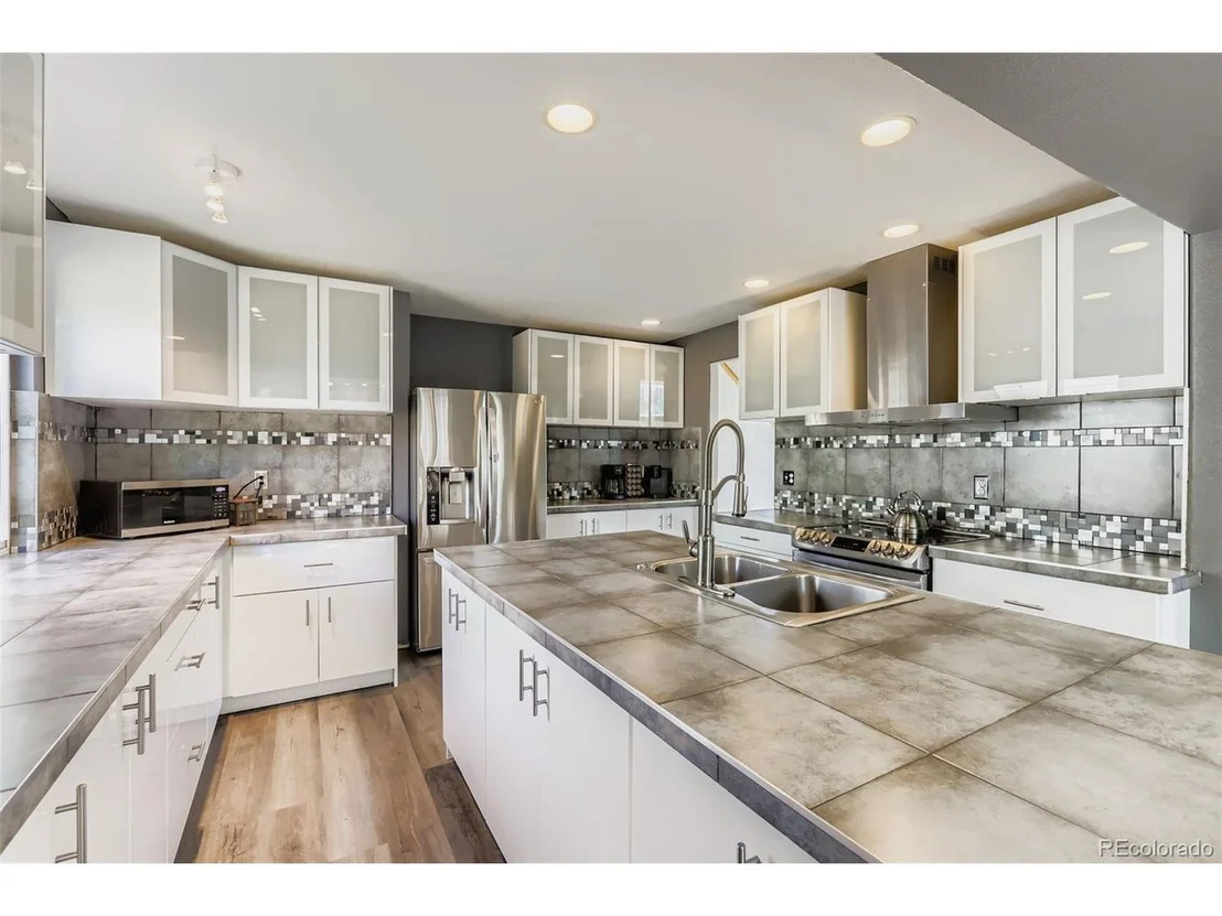 Photo of 6200 Sparrow Ave
