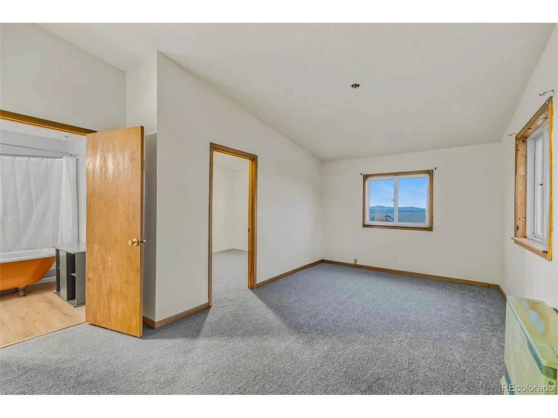 Photo of 395 Georgia Dr