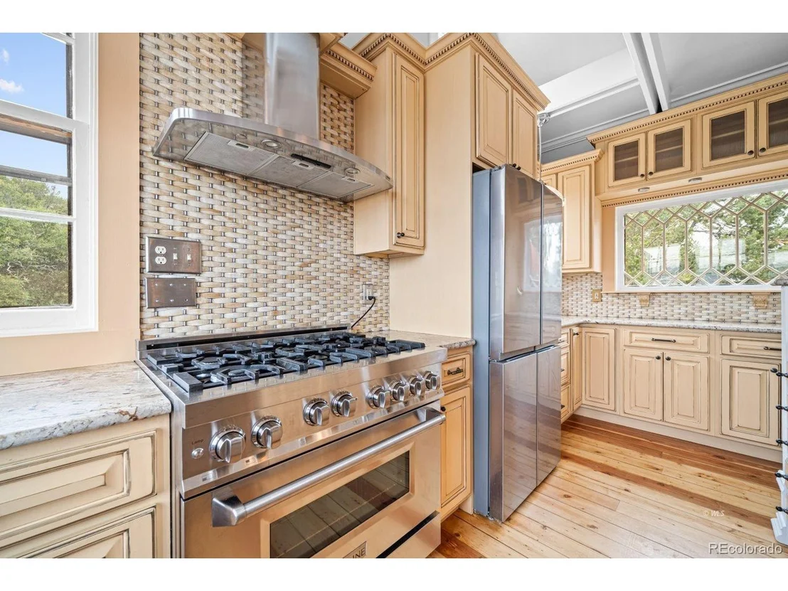 Photo of 325 McMurtrie Rd