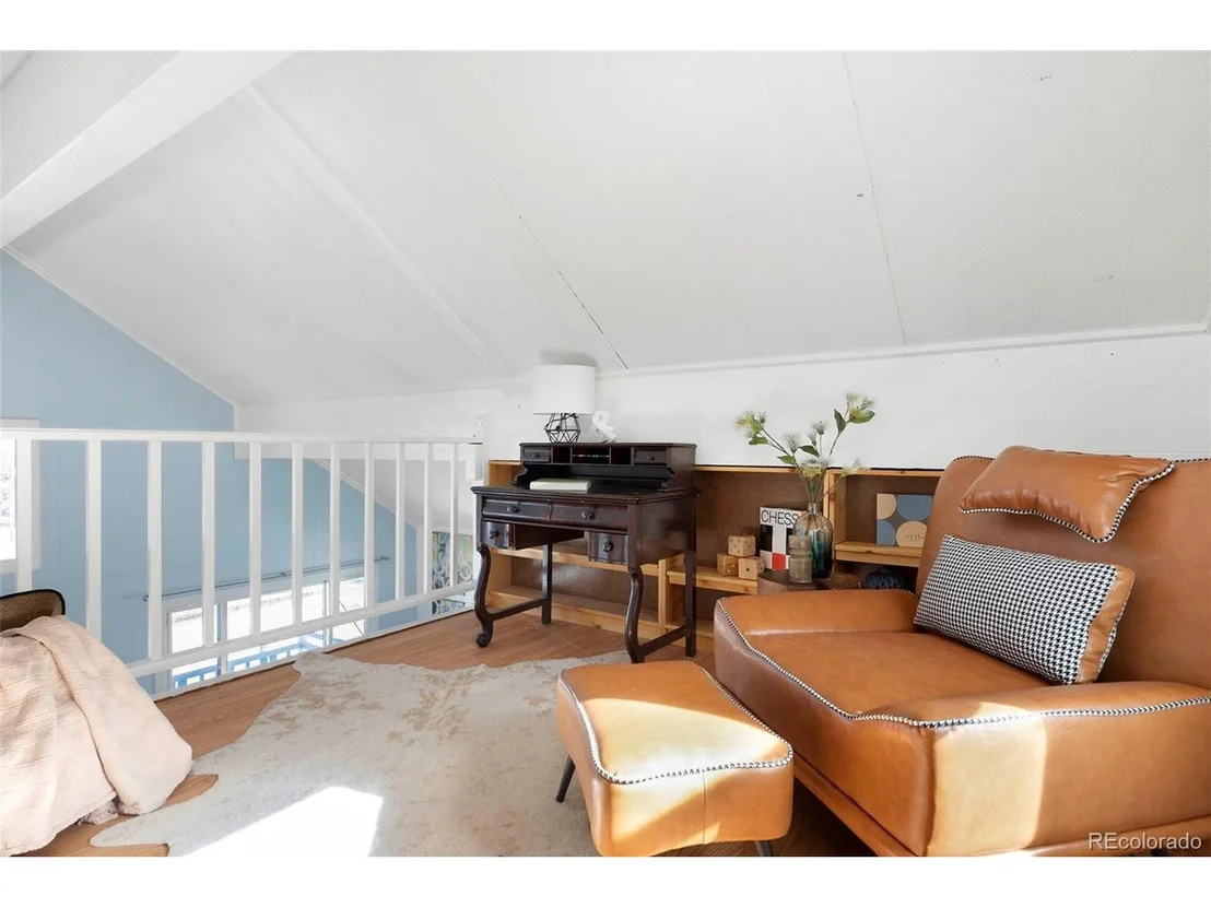 Photo of 560 S Pine Dr