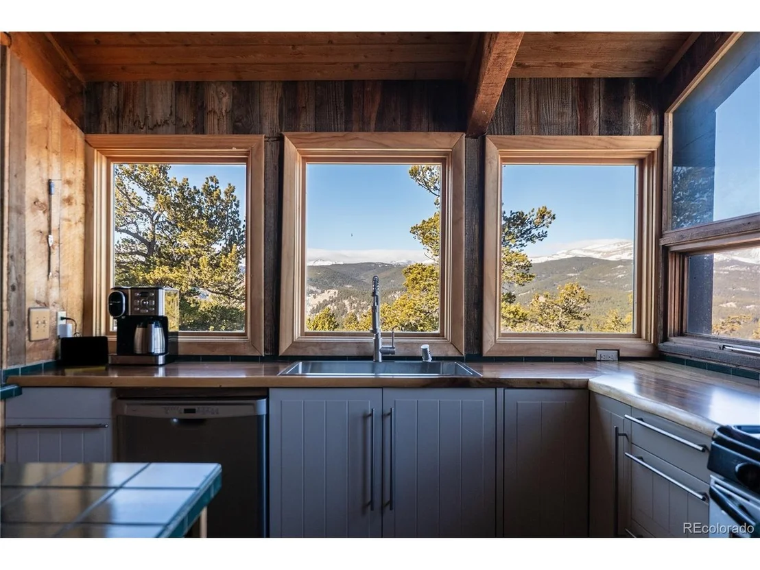 Photo of 90 Peakview Rd