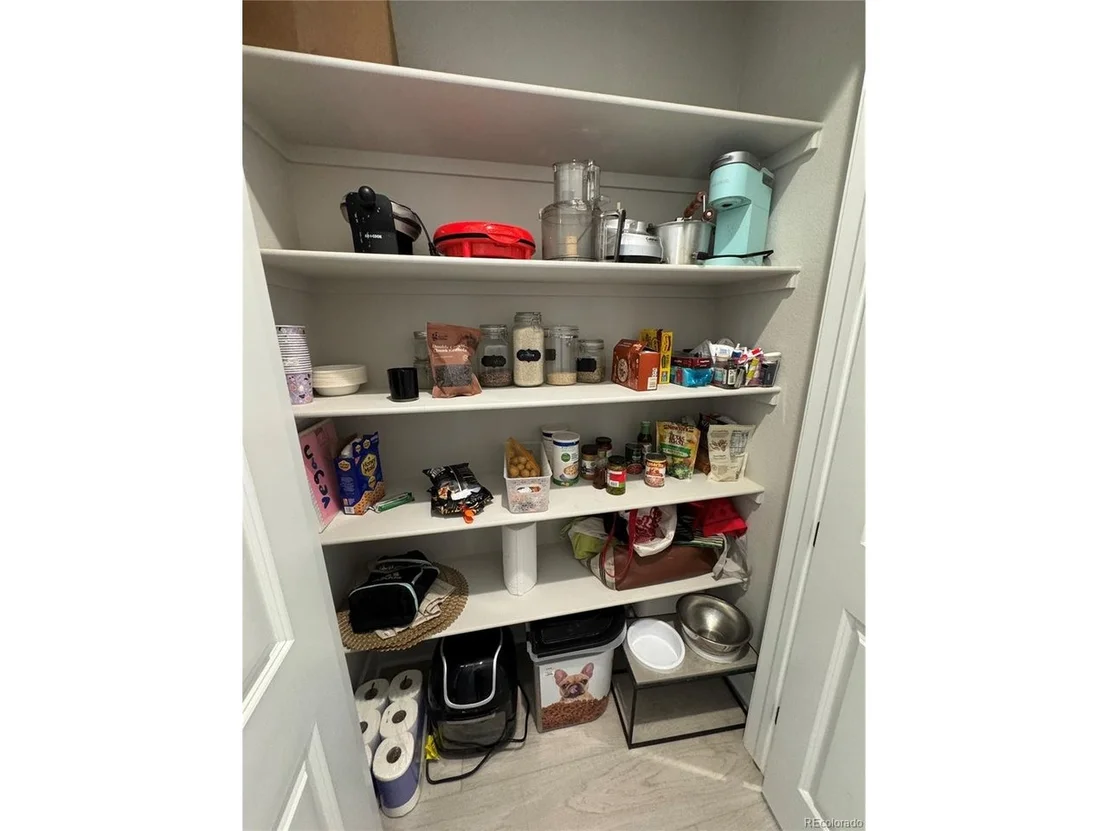 Photo of 958 Superior Dr