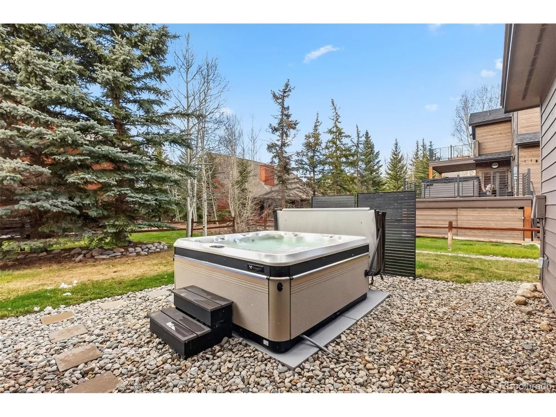 Photo of 1532 Legend Lake Cir